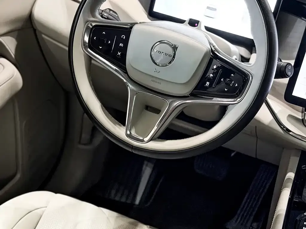 Volvo EM90 2024 из CN, фото 6