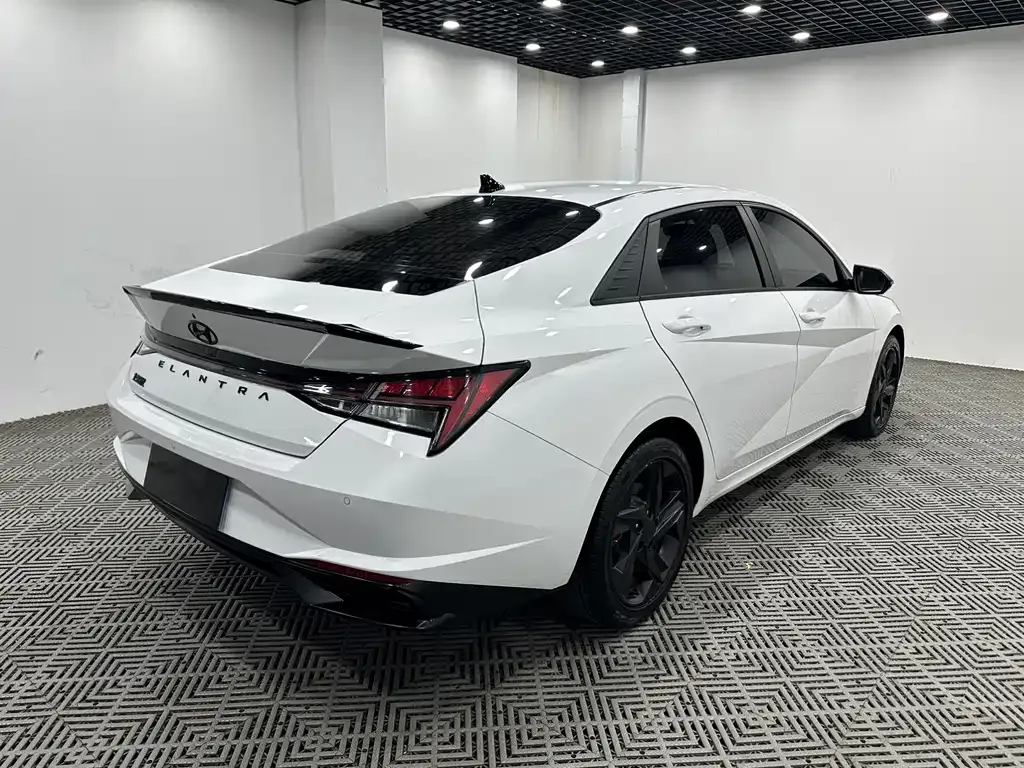 Hyundai Elantra — фото 4