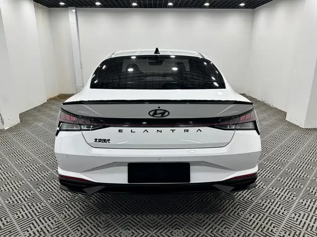 Hyundai Elantra — фото 9