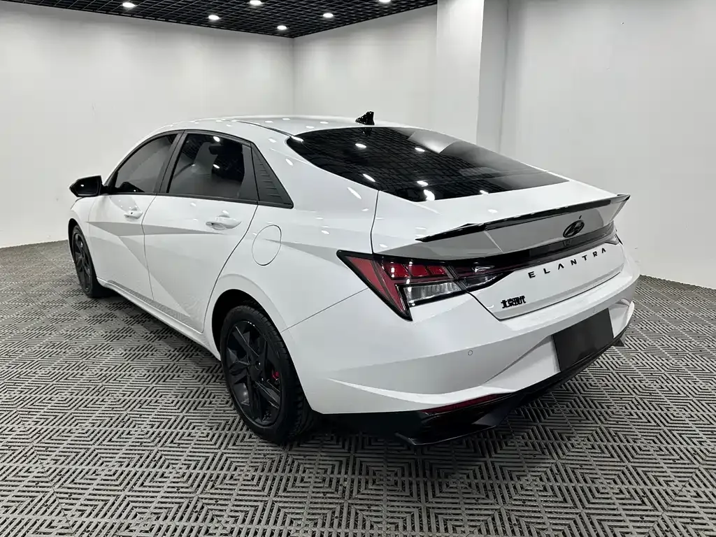 Hyundai Elantra — фото 8