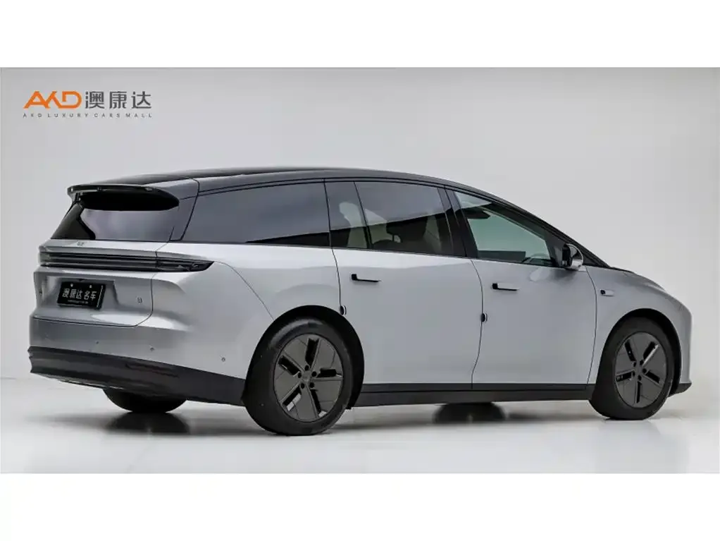 Li Auto i8 — фото 7