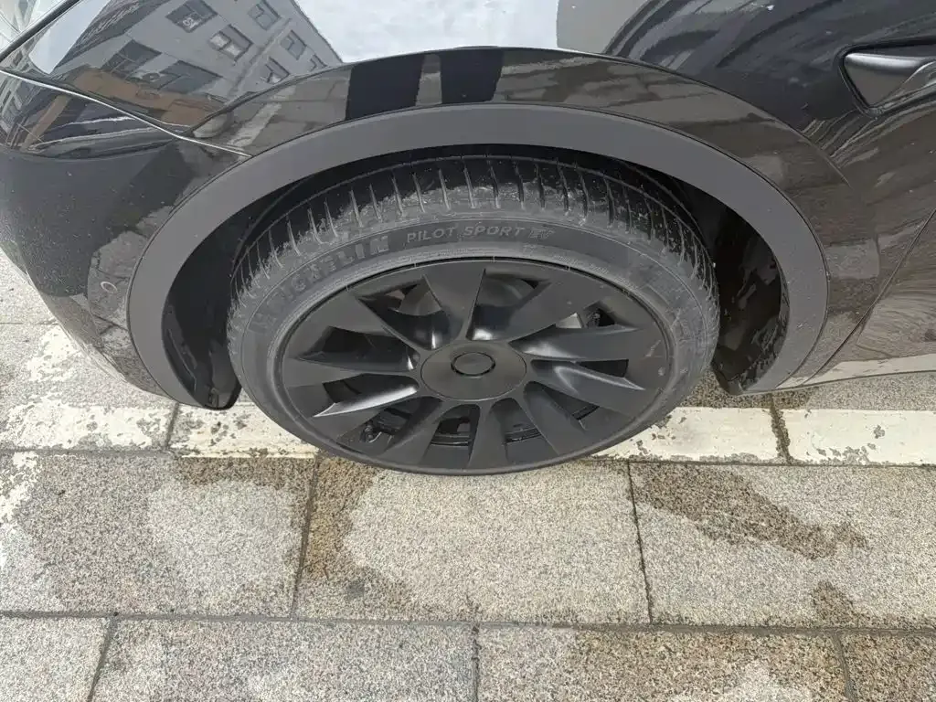 Tesla Model Y — фото 7