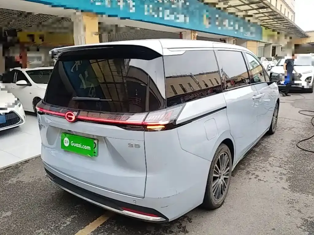 GAC Motor 传祺E8 PHEV — фото 9