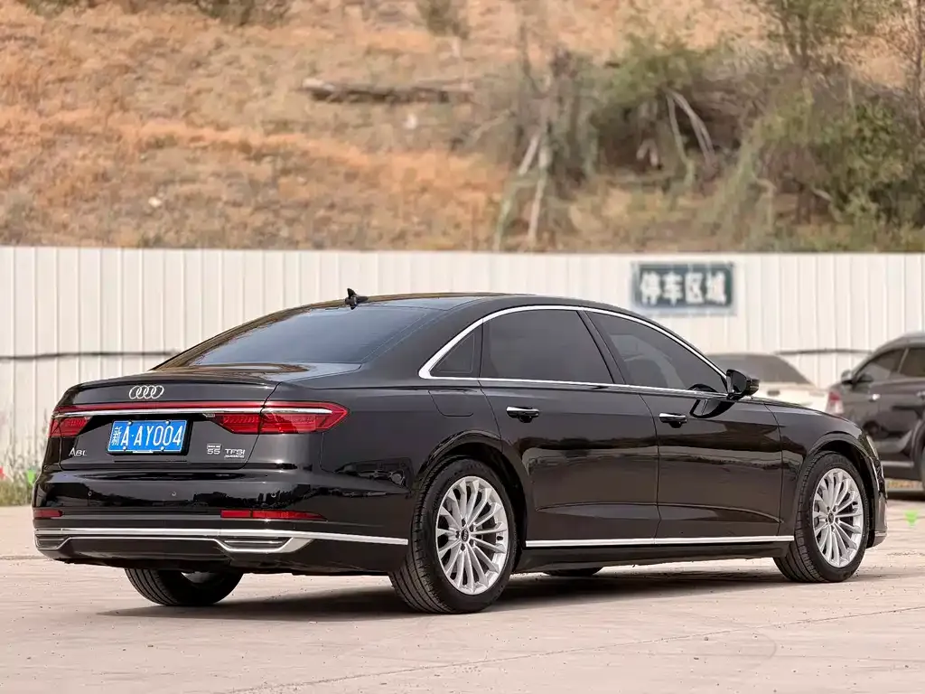 Audi A8 2021 из CN, фото 2