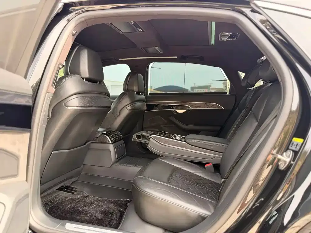 Audi A8 2021 из CN, фото 3