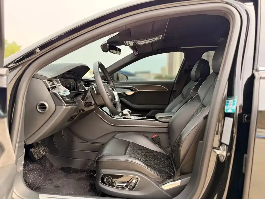 Audi A8 2021 из CN, фото 8