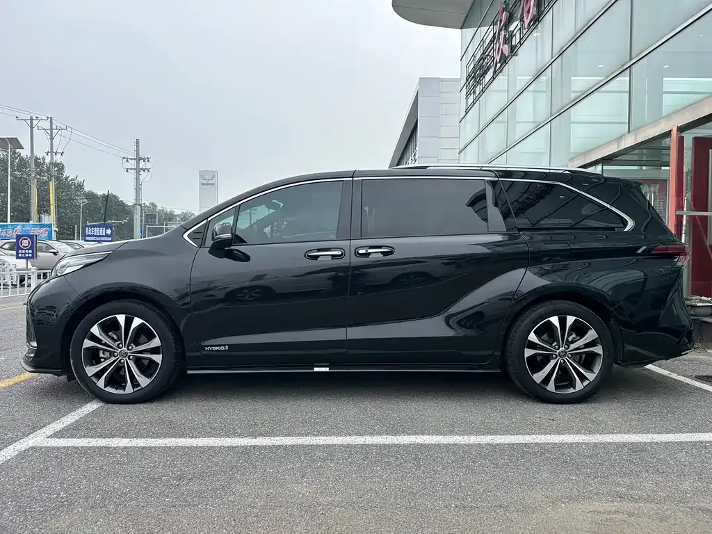 Toyota Granvia — фото 6