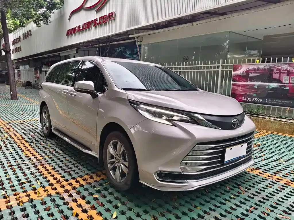 Toyota Sienna — фото 10