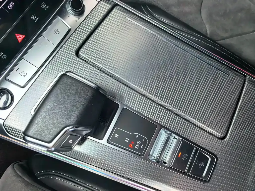 Audi A6L — фото 10