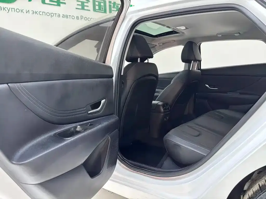 Hyundai Elantra — фото 9