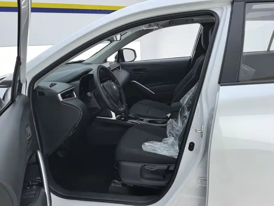 Toyota Corolla Cross — фото 10
