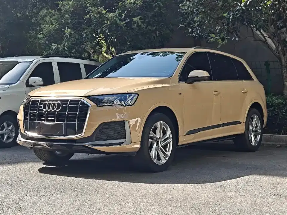 Audi Q7 — фото 1