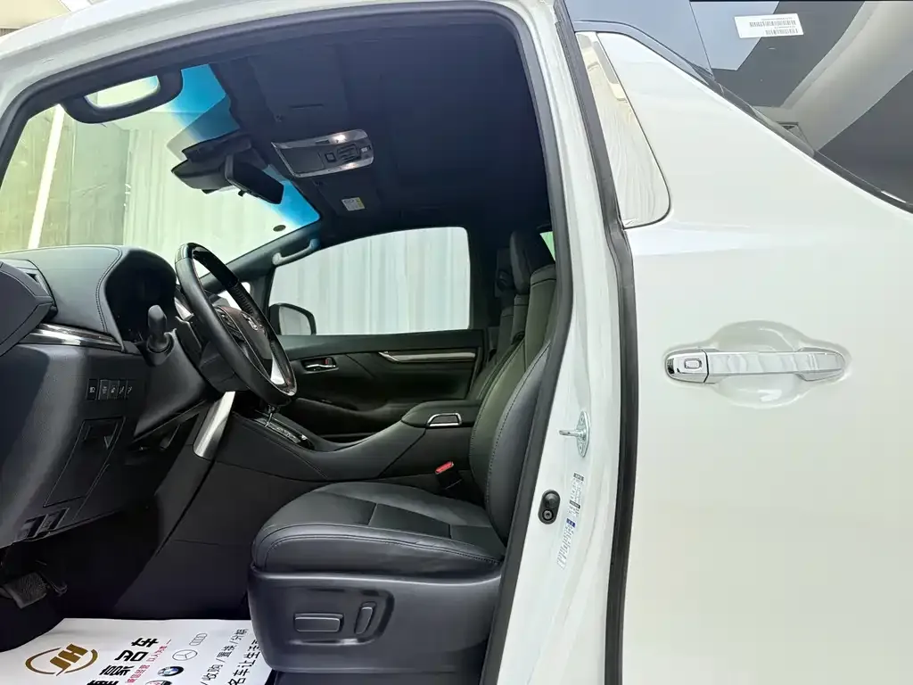 Toyota Alphard — фото 6