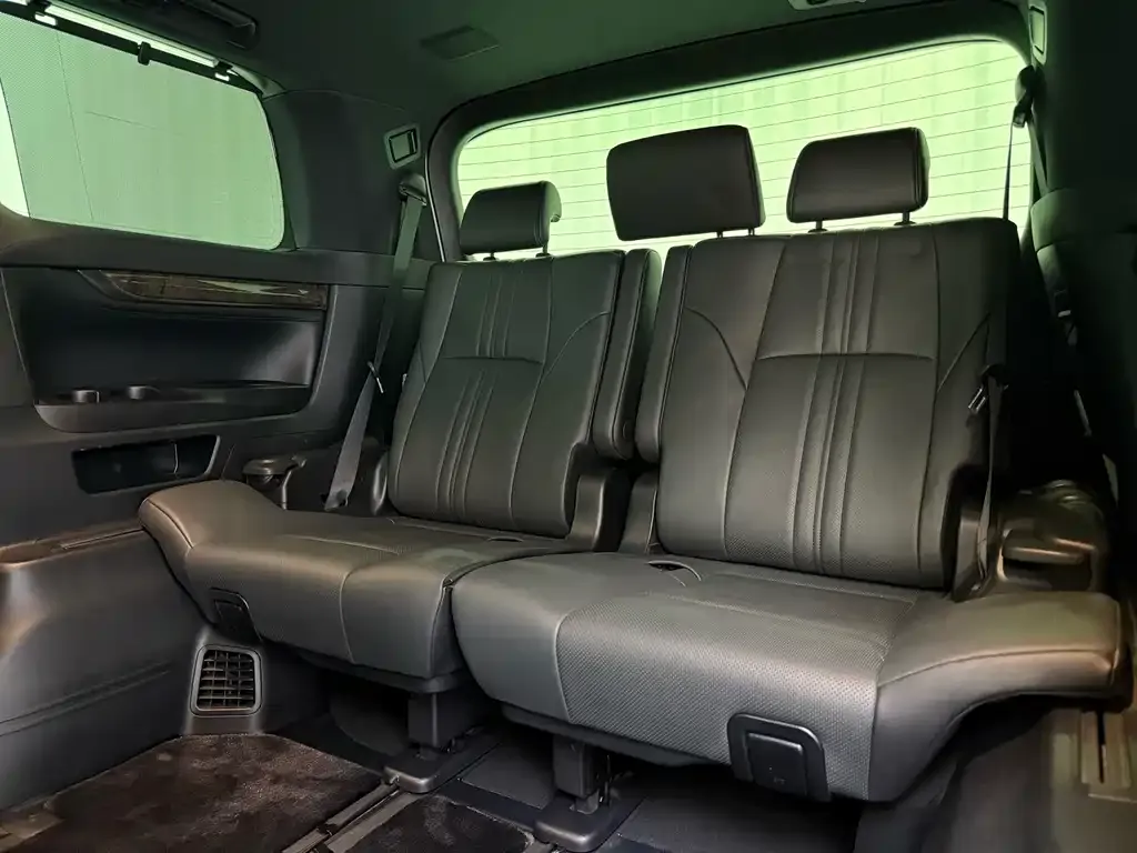 Toyota Alphard — фото 4