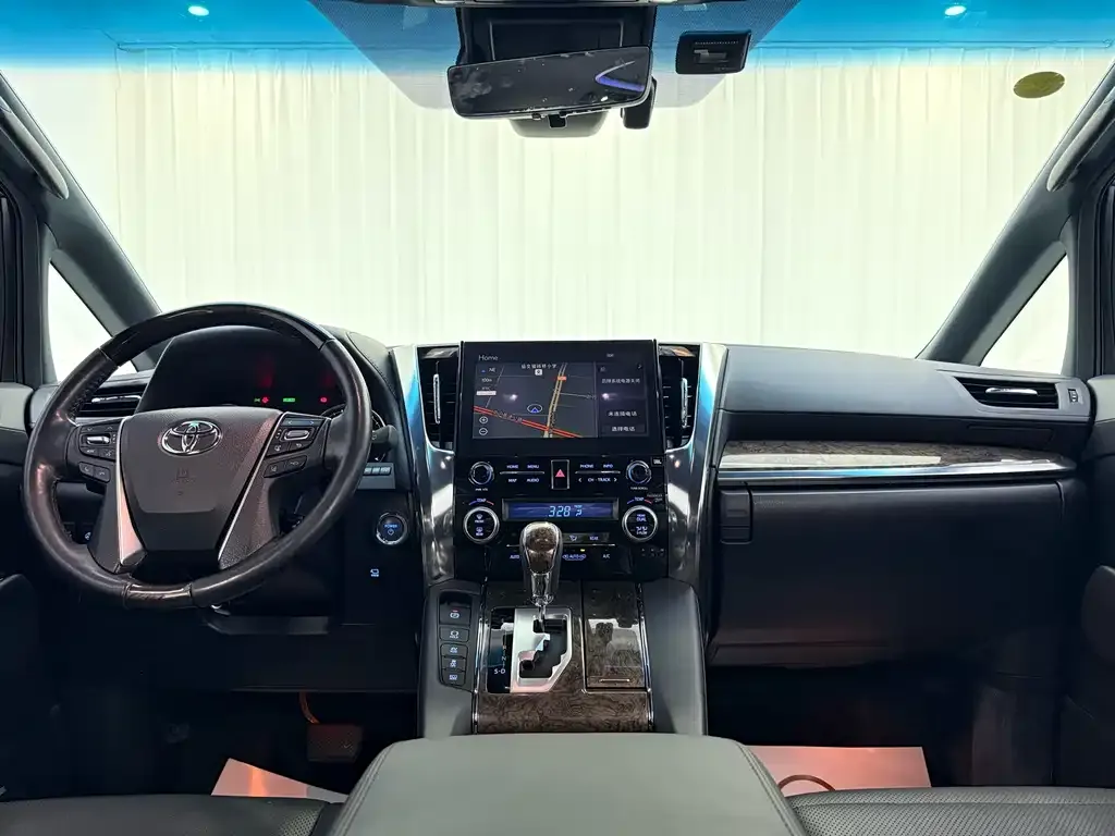 Toyota Alphard — фото 5