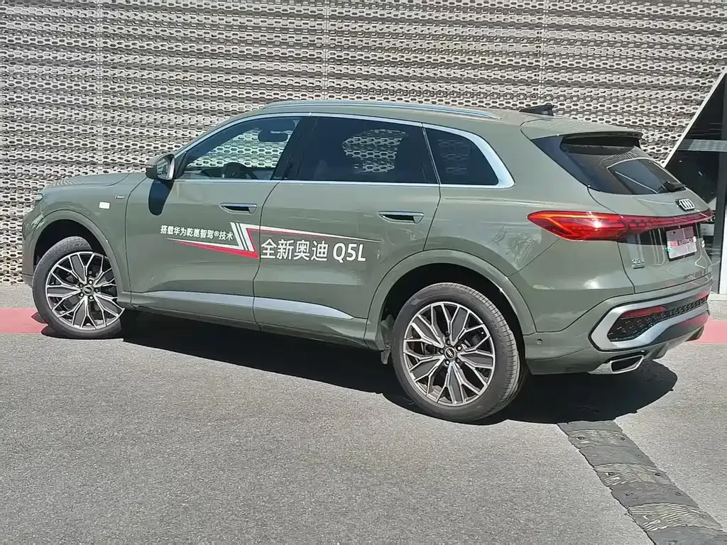 Audi Q5L — фото 9