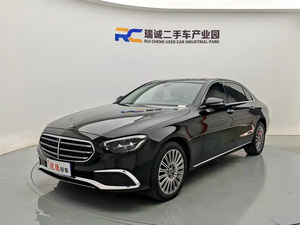 Mercedes-Benz E-Class — фото 1