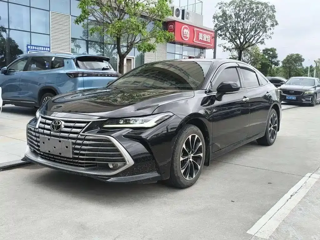Toyota Avalon — фото 1