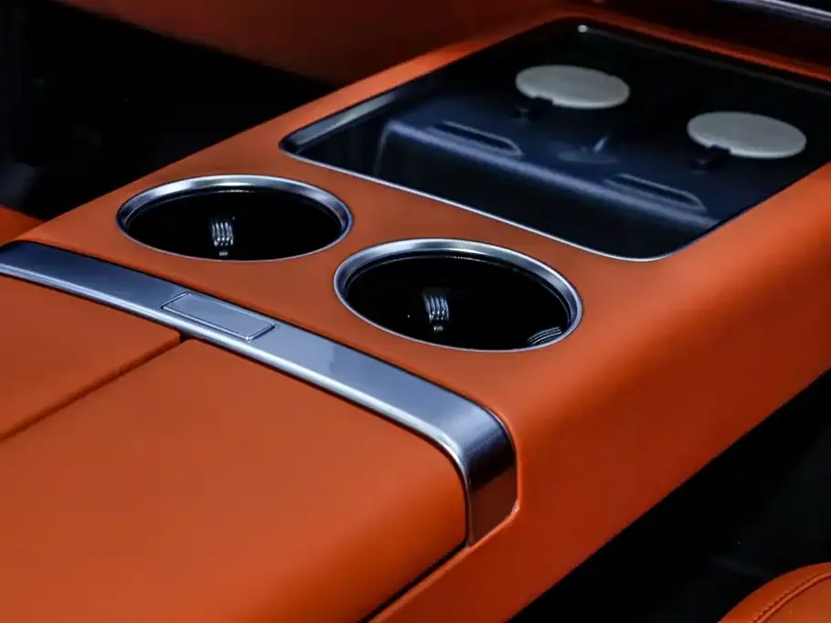 Li Auto L8 — фото 7