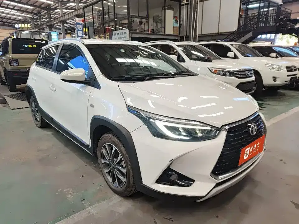 Toyota Yaris L — фото 2