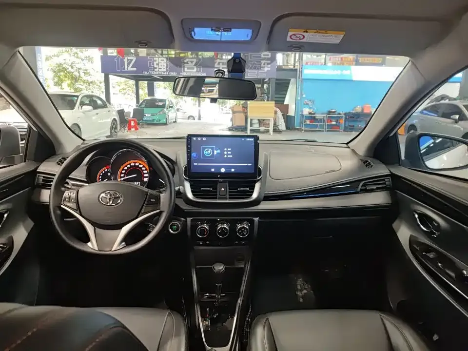 Toyota Yaris L — фото 3