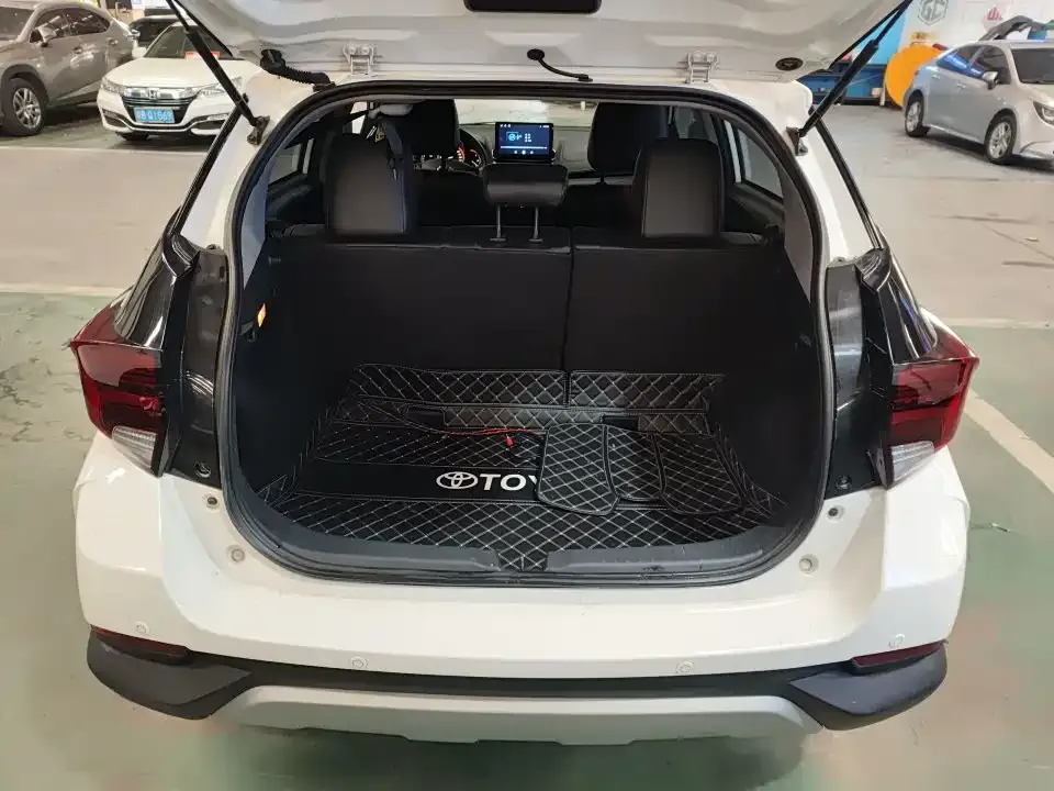 Toyota Yaris L — фото 4