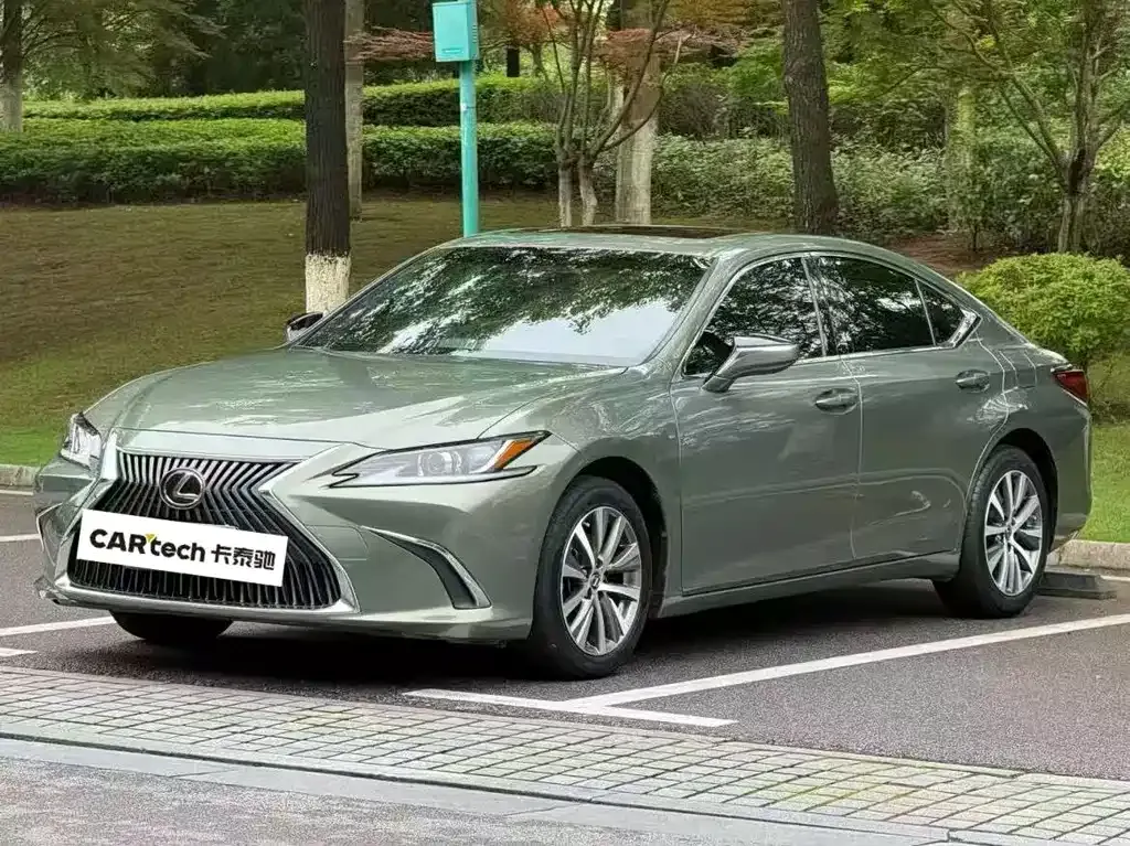 Lexus ES — фото 1