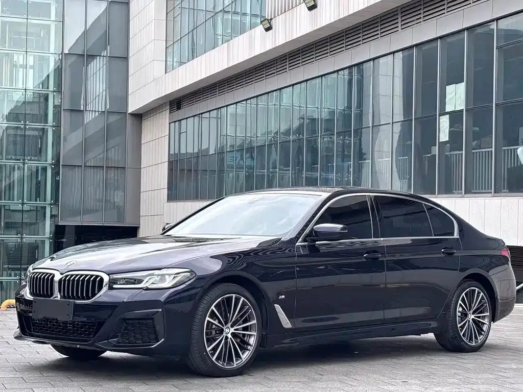 BMW 5 Series — фото 1