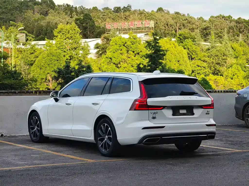 Volvo V60 2021 из CN, фото 9