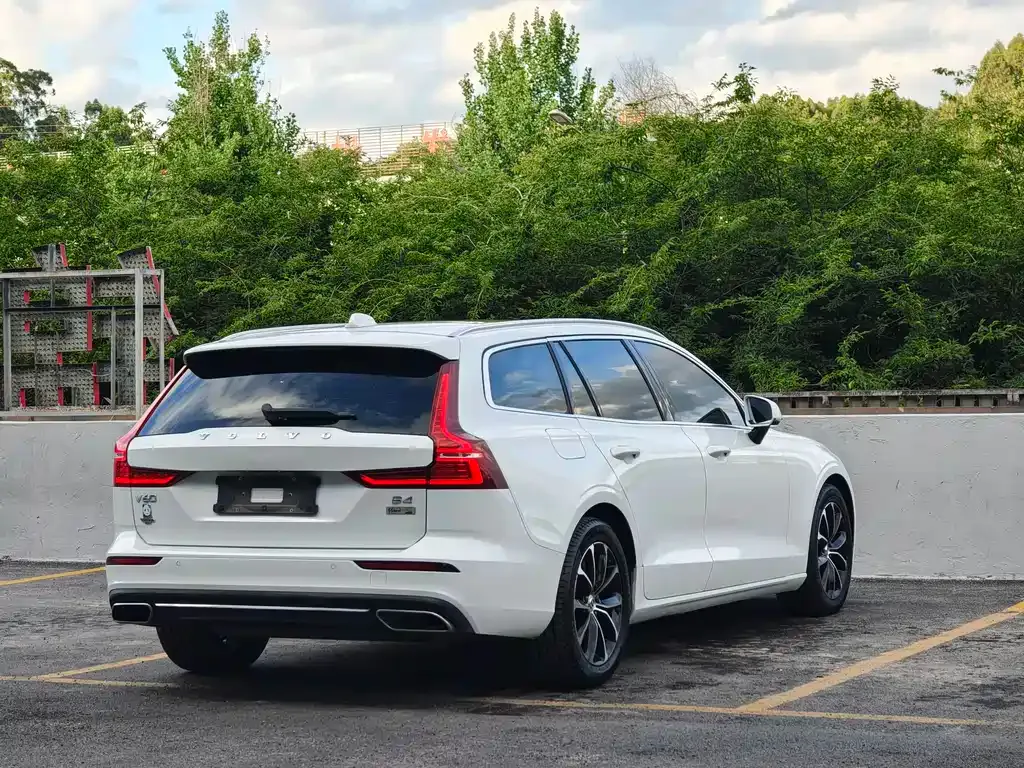 Volvo V60 2021 из CN, фото 7
