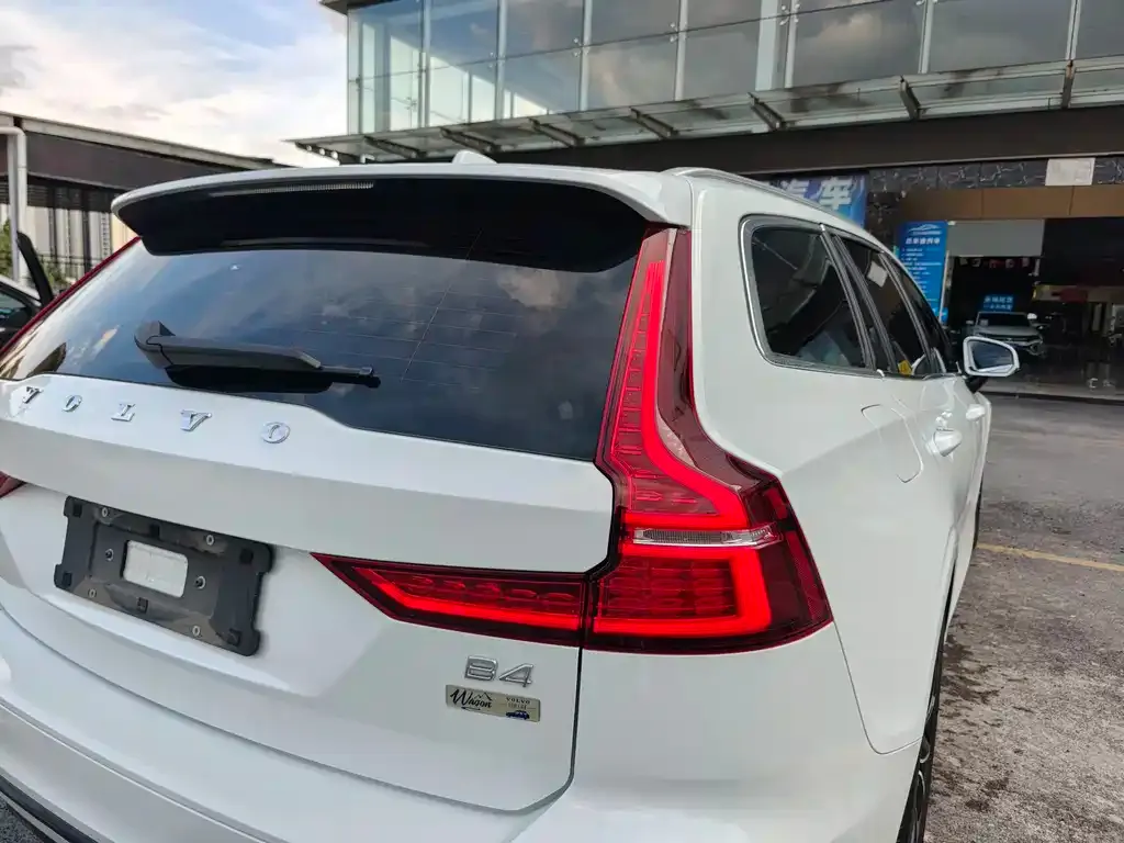 Volvo V60 2021 из CN, фото 5