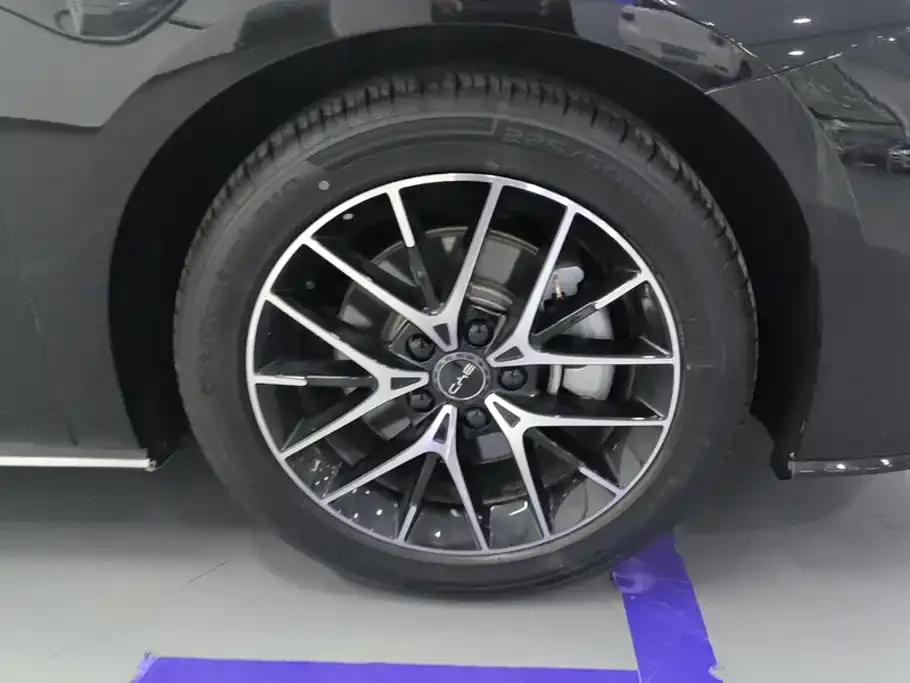 BYD Seal 07 DM-i — фото 10