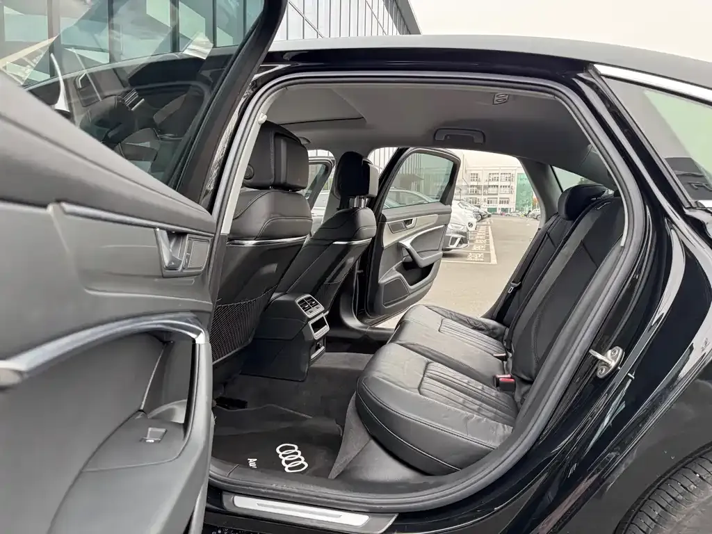 Audi A6L 2021 из CN, фото 7