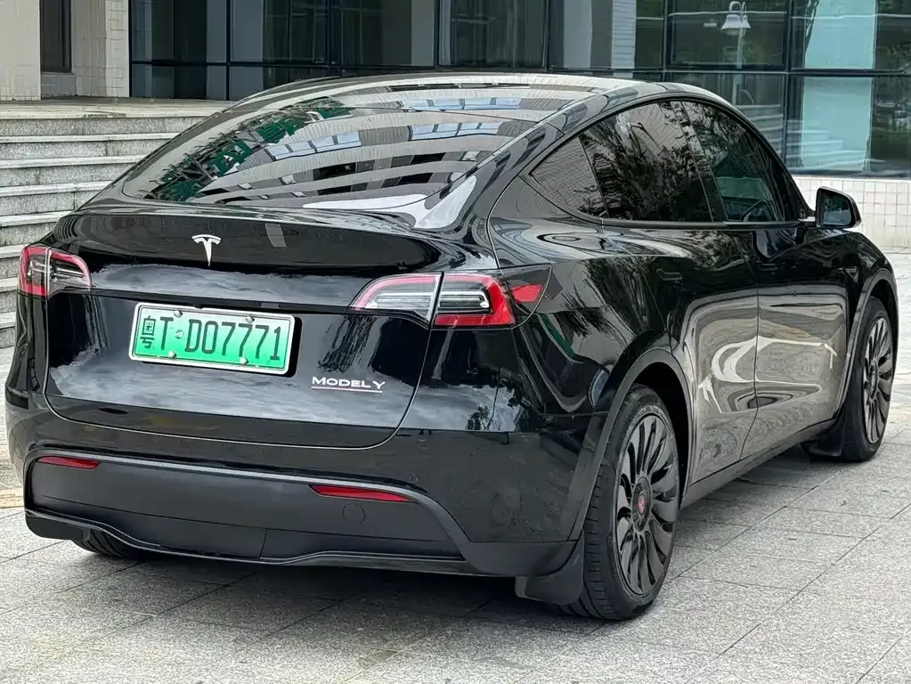 Tesla Model Y — фото 6