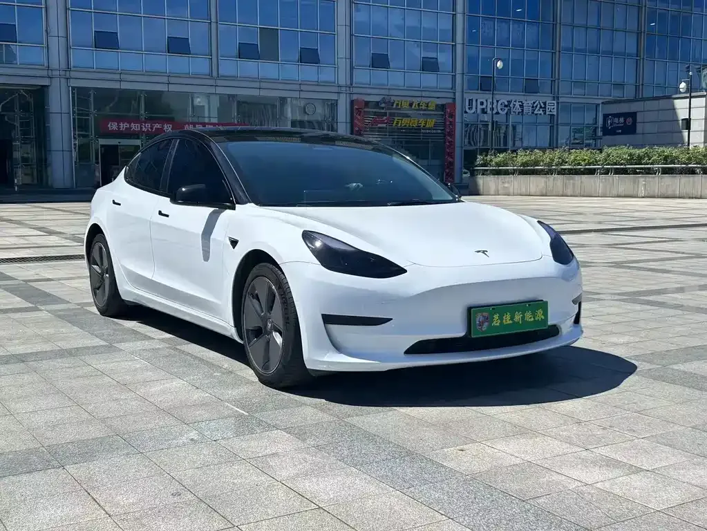 Tesla Model 3 — фото 7