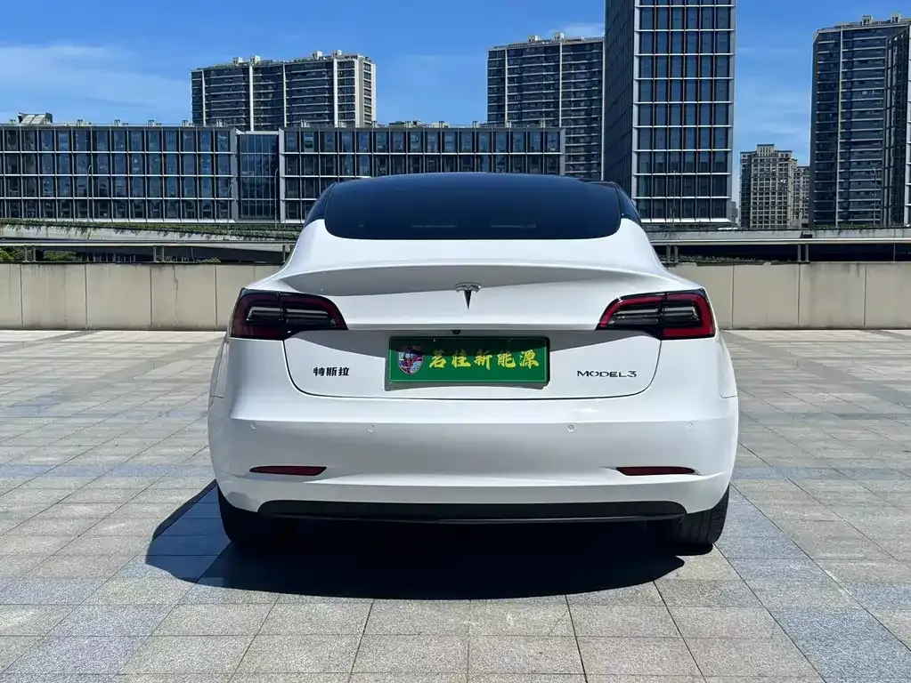 Tesla Model 3 — фото 9