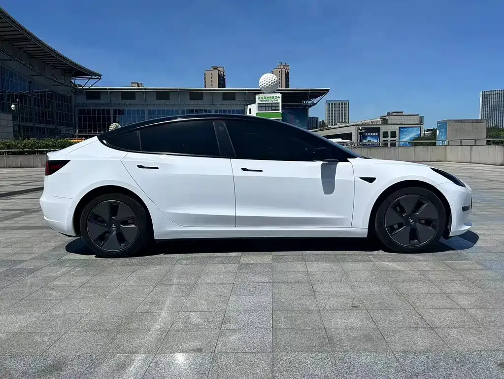 Tesla Model 3 — фото 4