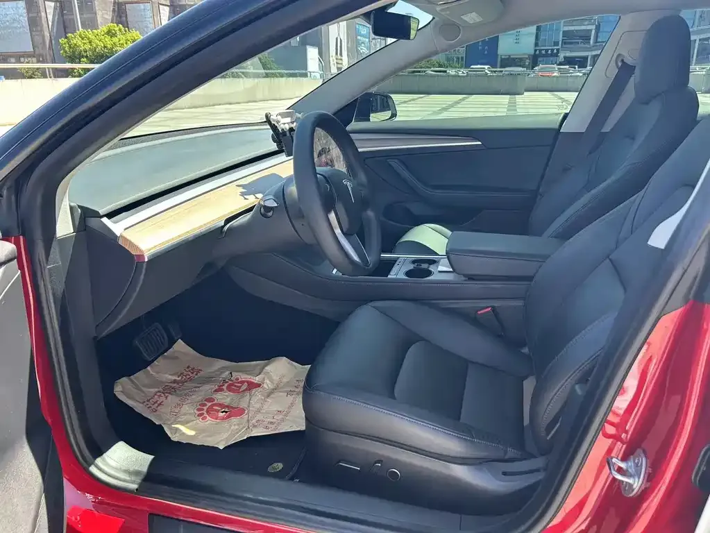 Tesla Model 3 — фото 10