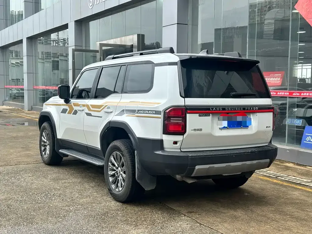 Toyota Prado — фото 4
