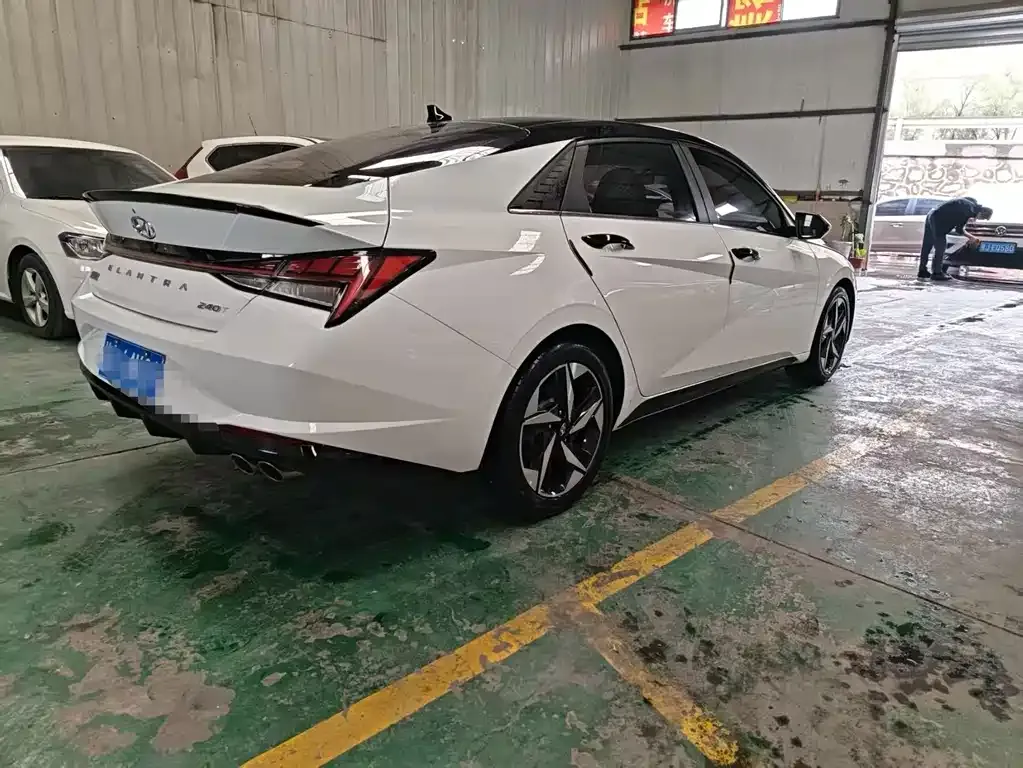 Hyundai Elantra — фото 3