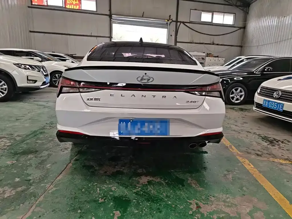 Hyundai Elantra — фото 2