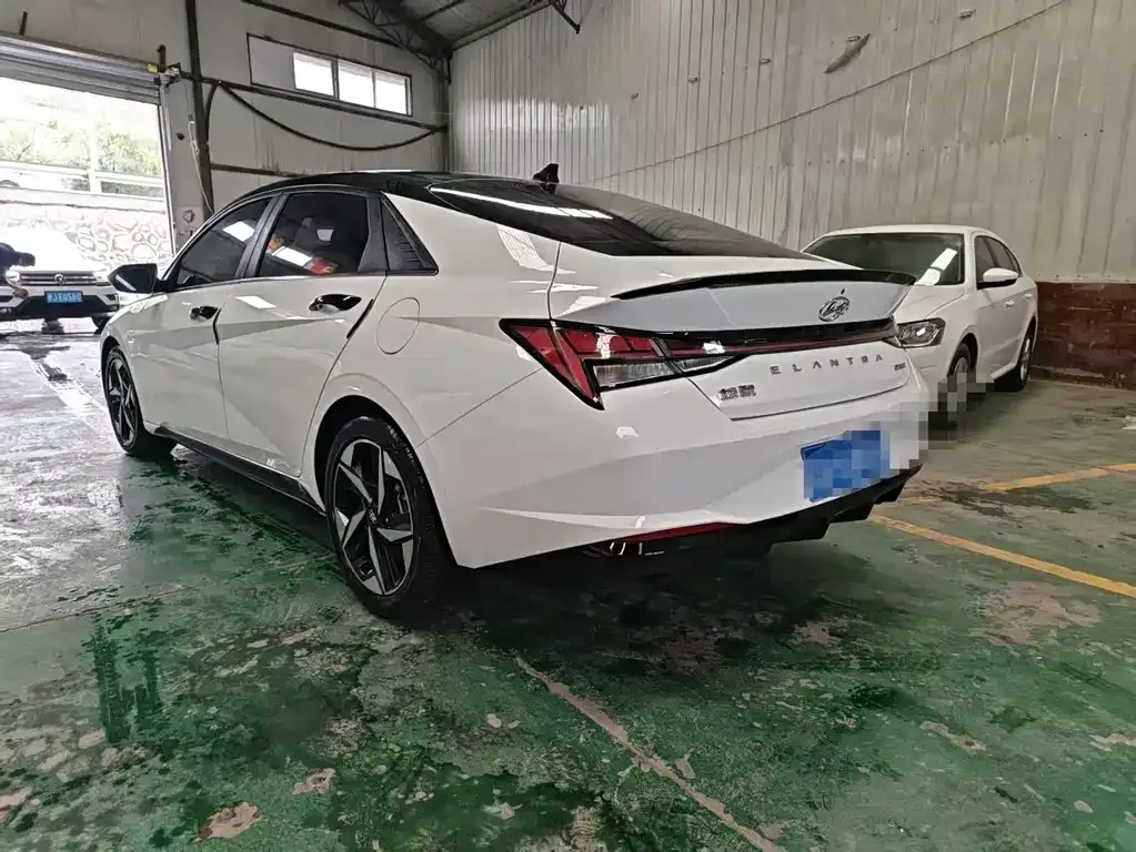 Hyundai Elantra — фото 5