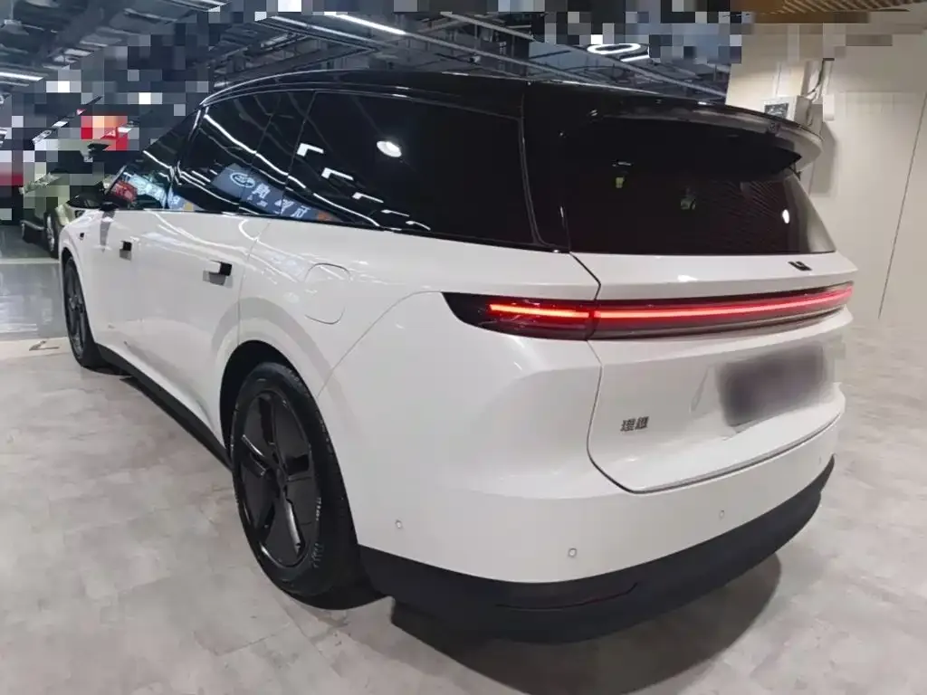Li Auto i8 — фото 5