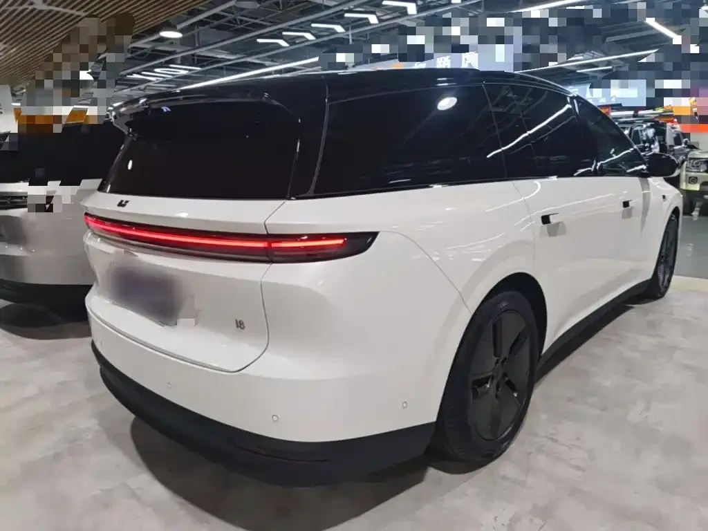 Li Auto i8 — фото 7
