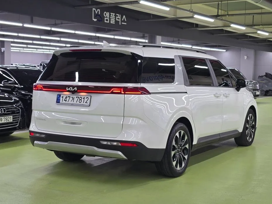 Kia Carnival — фото 10