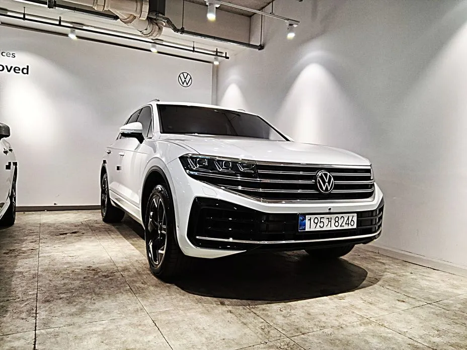 Volkswagen Touareg — фото 1