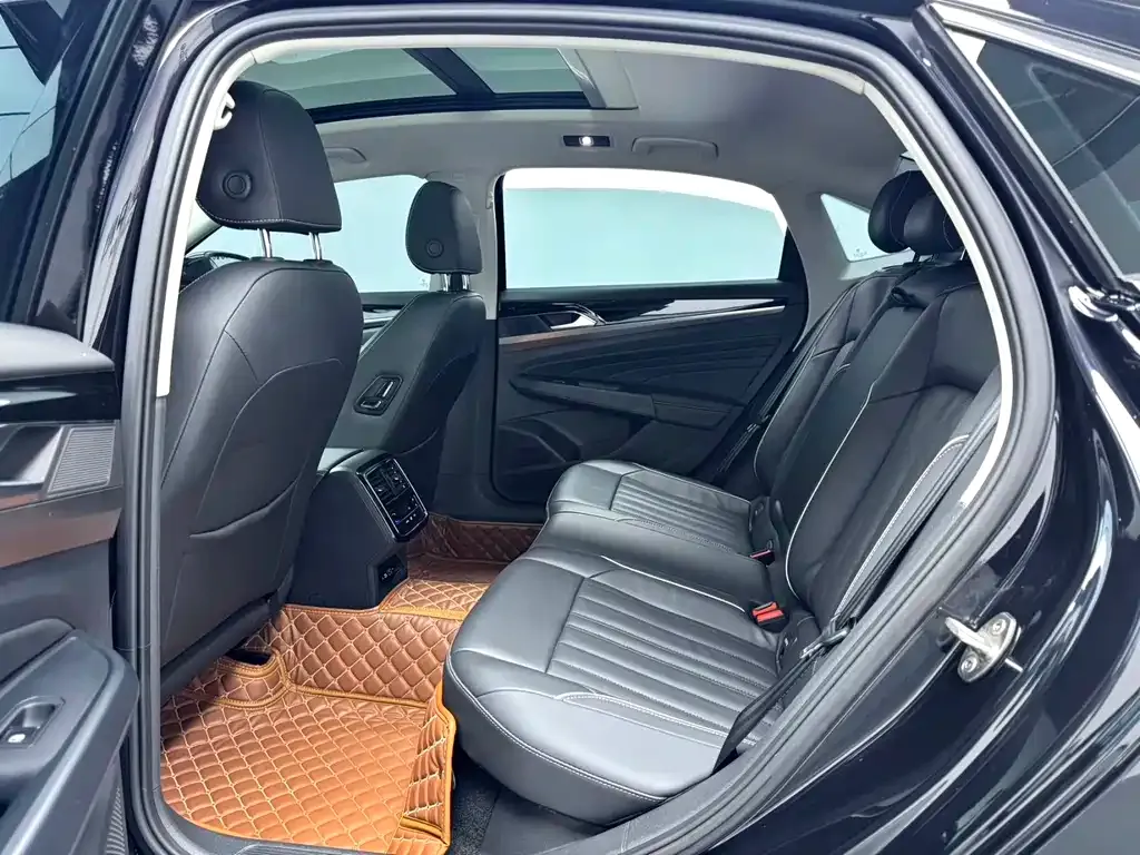 Volkswagen Passat — фото 9