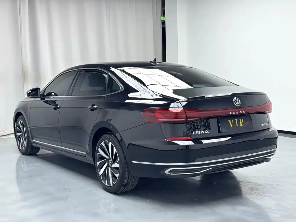 Volkswagen Passat — фото 6