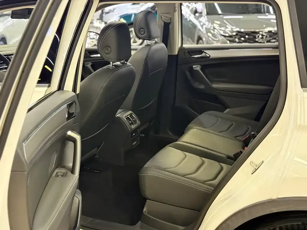 Volkswagen Tiguan L 2021 из CN, фото 10