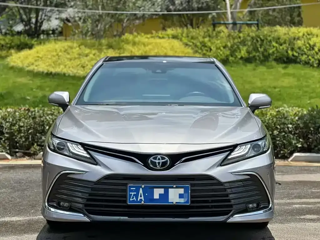 Toyota Camry — фото 5